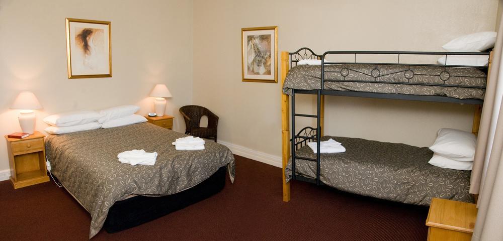 The Alpine Hotel Cooma Phòng bức ảnh